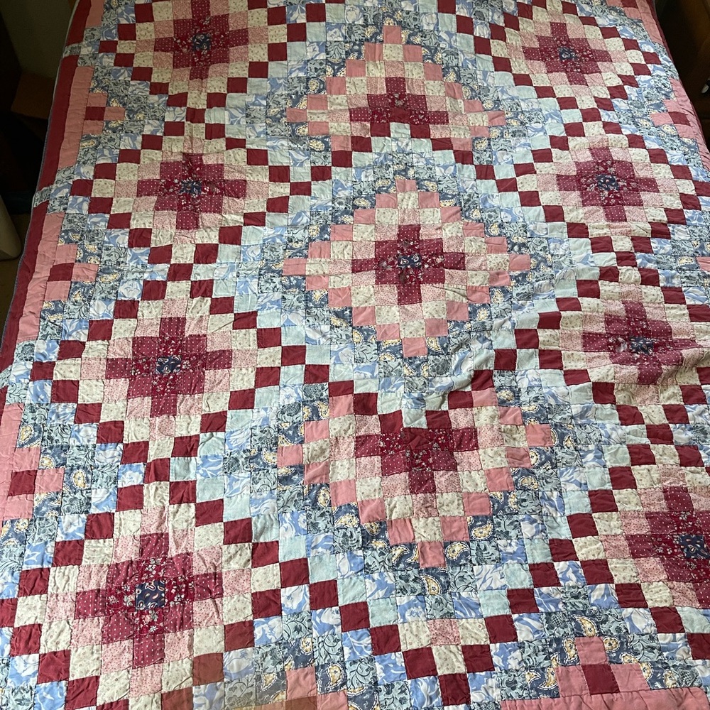 Vintage handmade quilt Full/Queen size